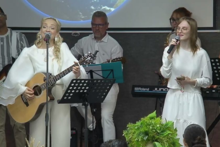 Grabación – Tema > El Rey de Gloria # Pra. Oksamita # 05/10/2025
